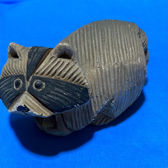 Vintage Artisania Rinconada raccoon figure - Picture 1 of 7